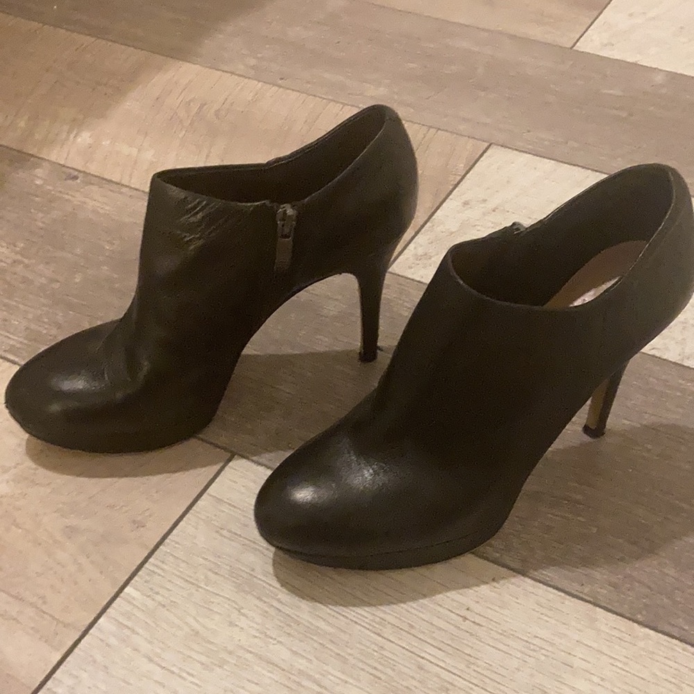 Vince Camuto Elvin booties